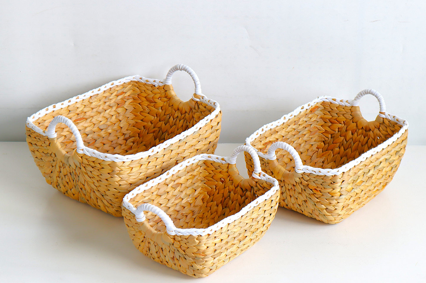 Eden Grace - Set of 3 Rectangular Nesting Wicker Baskets with Art Deco Design and Round Handles - Arrow Weave, Natural Mix White Color
